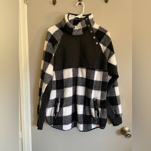 Lincoln Outfitters Black and White Fleece Plaid Sweatshirt